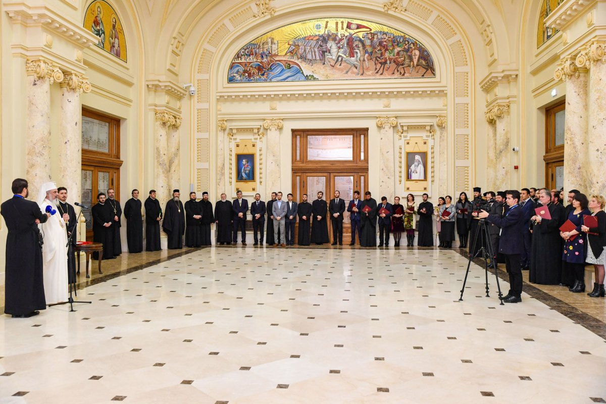 Distincţii în semn de preţuire şi recunoştinţă 25434