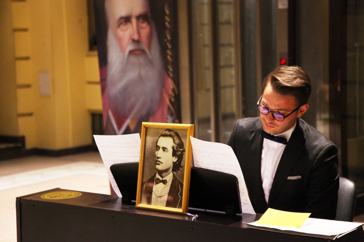 Seară de poezie și expoziție la Sibiu de Ziua Culturii Naționale 25332