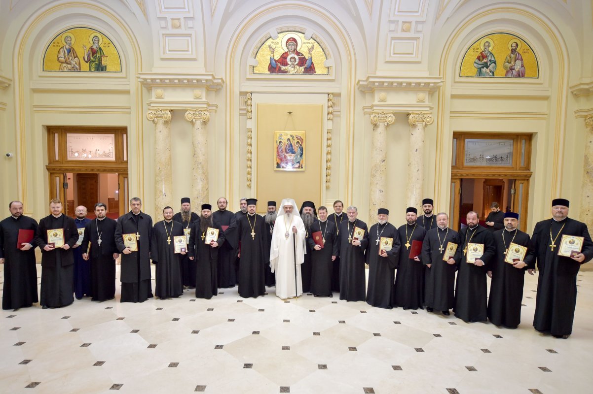 Distincţii în semn de preţuire şi recunoştinţă 25144