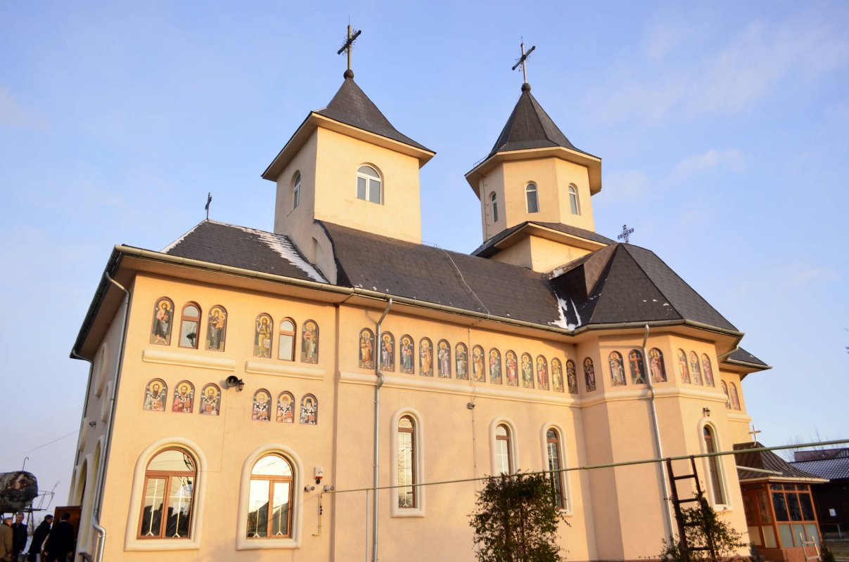 Liturghie arhierească în oraşul Negreşti 25103