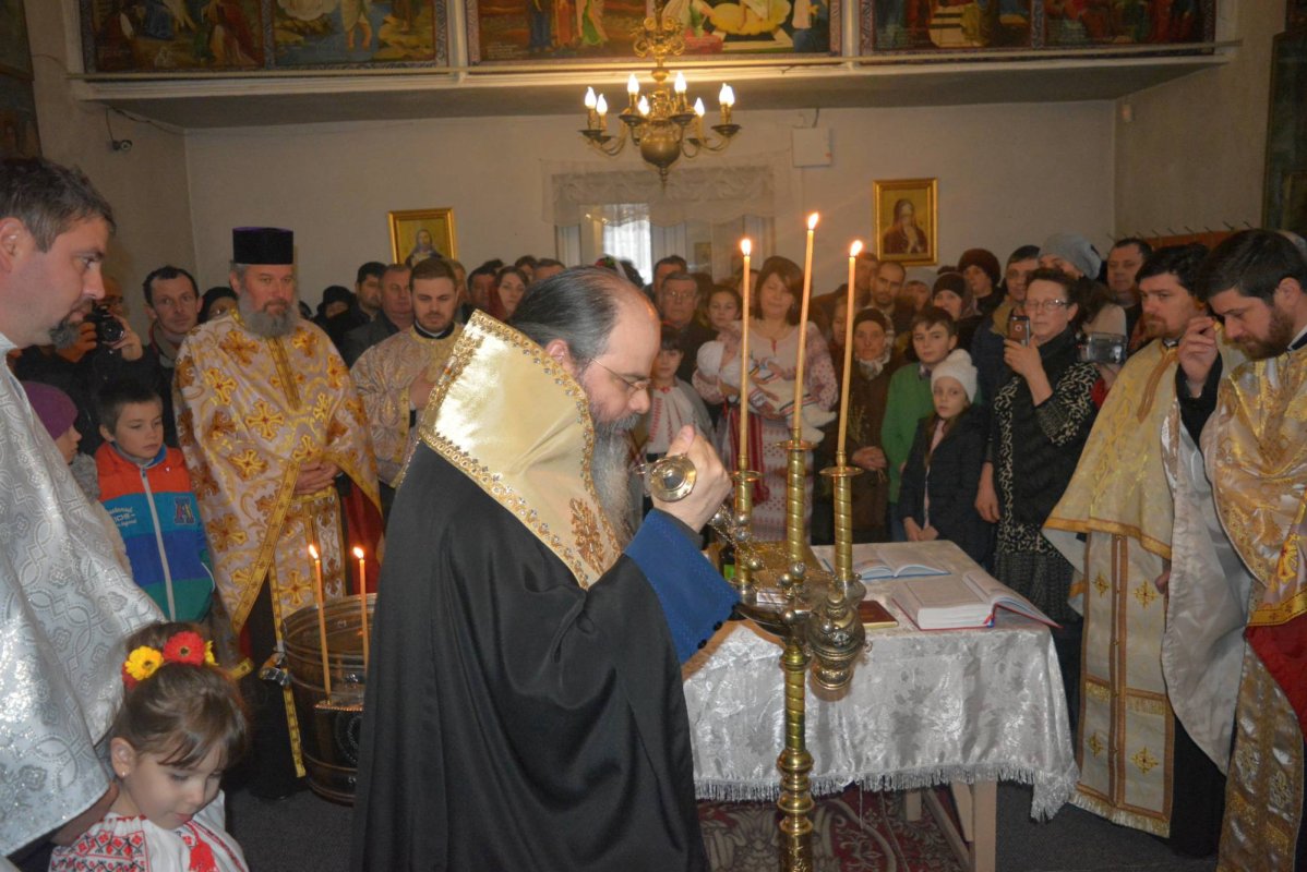 Liturghie arhierească în oraşul Negreşti 25104