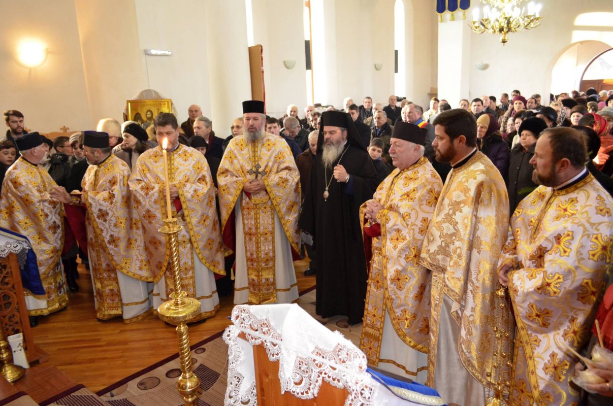 Liturghie arhierească în oraşul Negreşti 25105