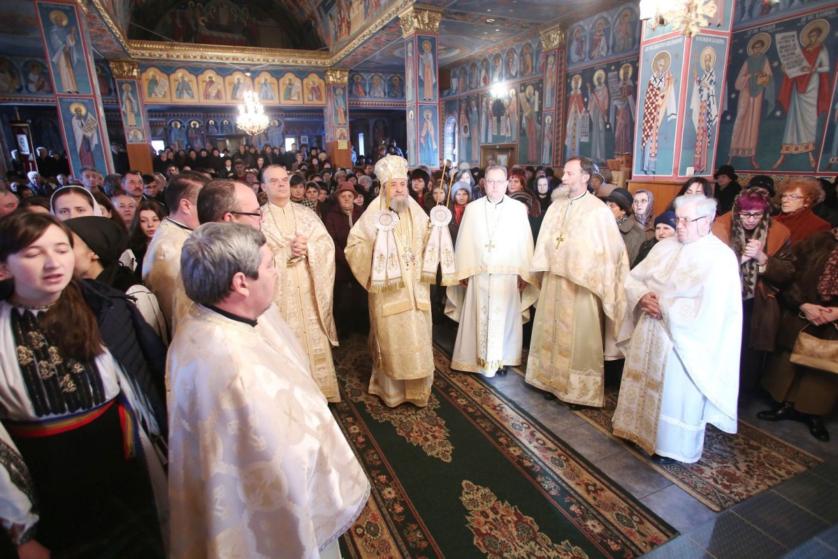 Slujiri arhiereşti în Duminica a 29-a după Rusalii 25108