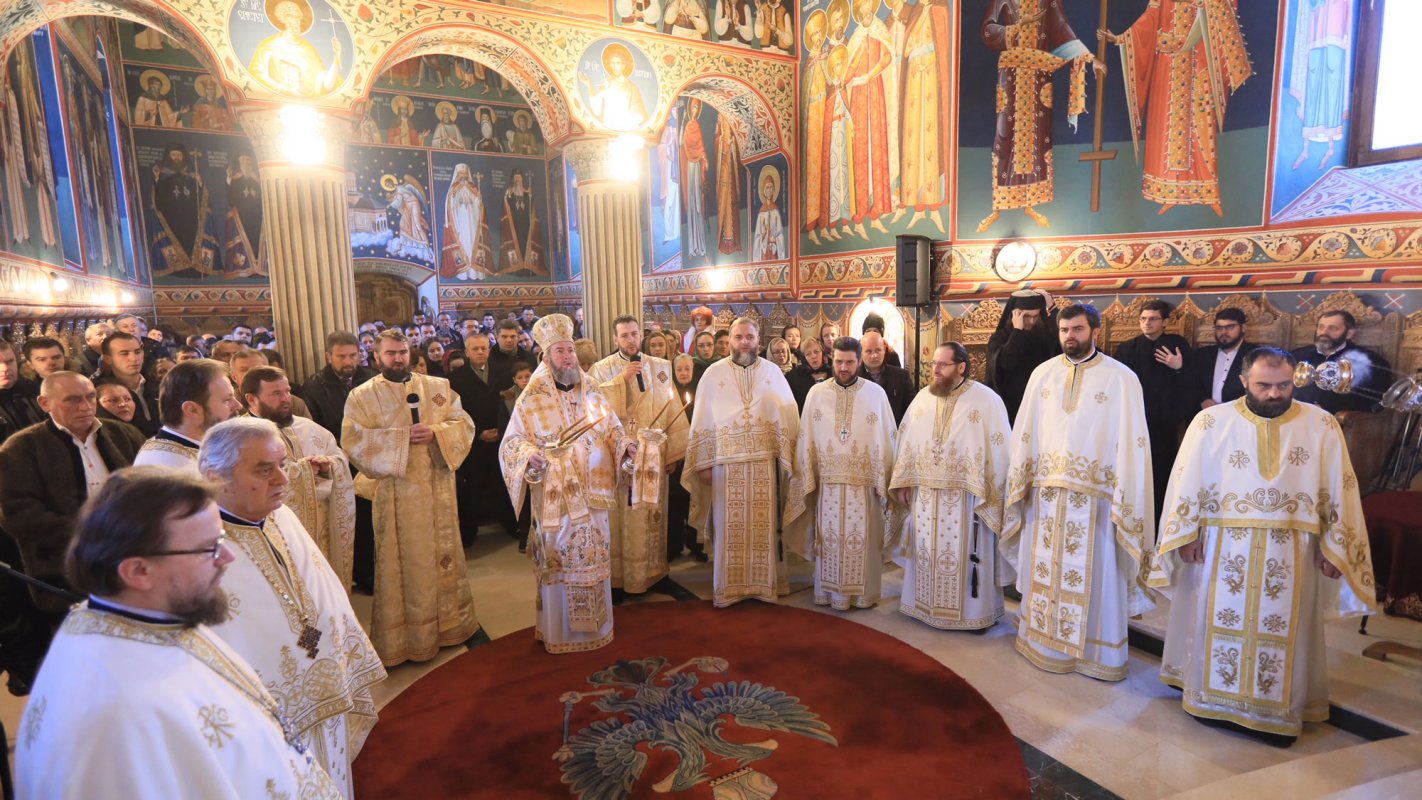 Slujiri arhiereşti în Duminica a 29-a după Rusalii 25123