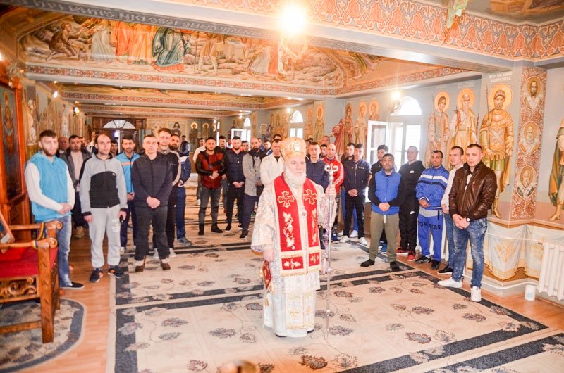 Rugăciuni și daruri la Penitenciarul Tulcea 25090