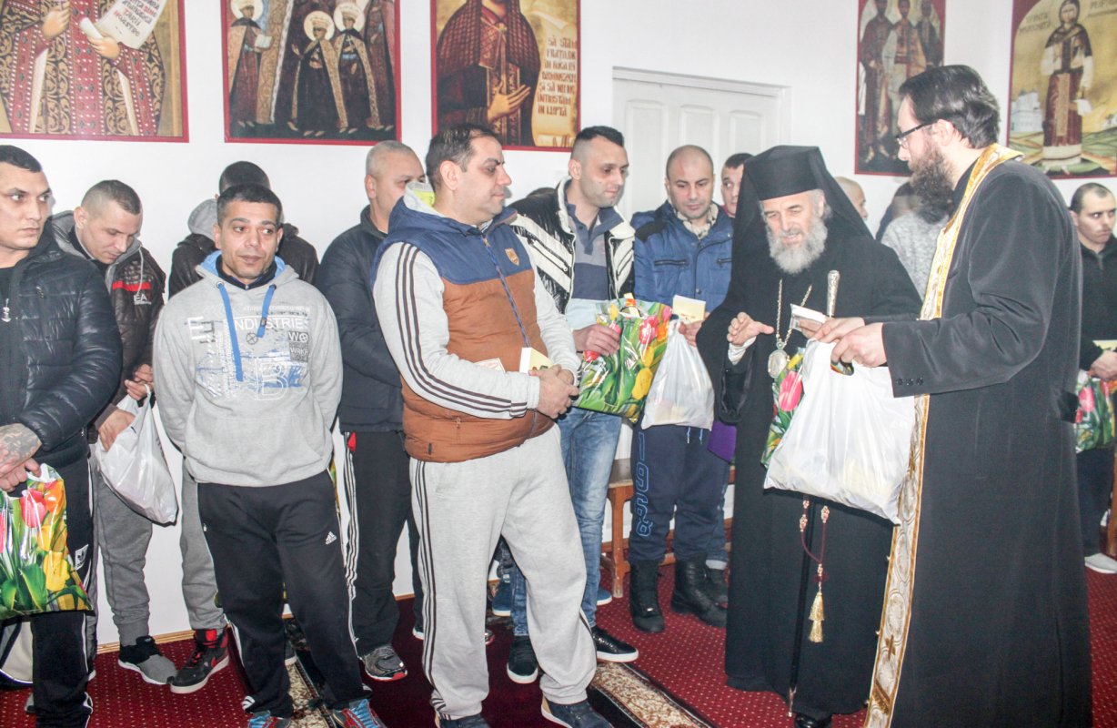 Rugăciune şi daruri pentru cei privaţi de libertate 25022