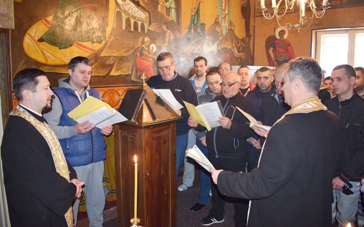Rugăciune şi daruri pentru cei privaţi de libertate 25024