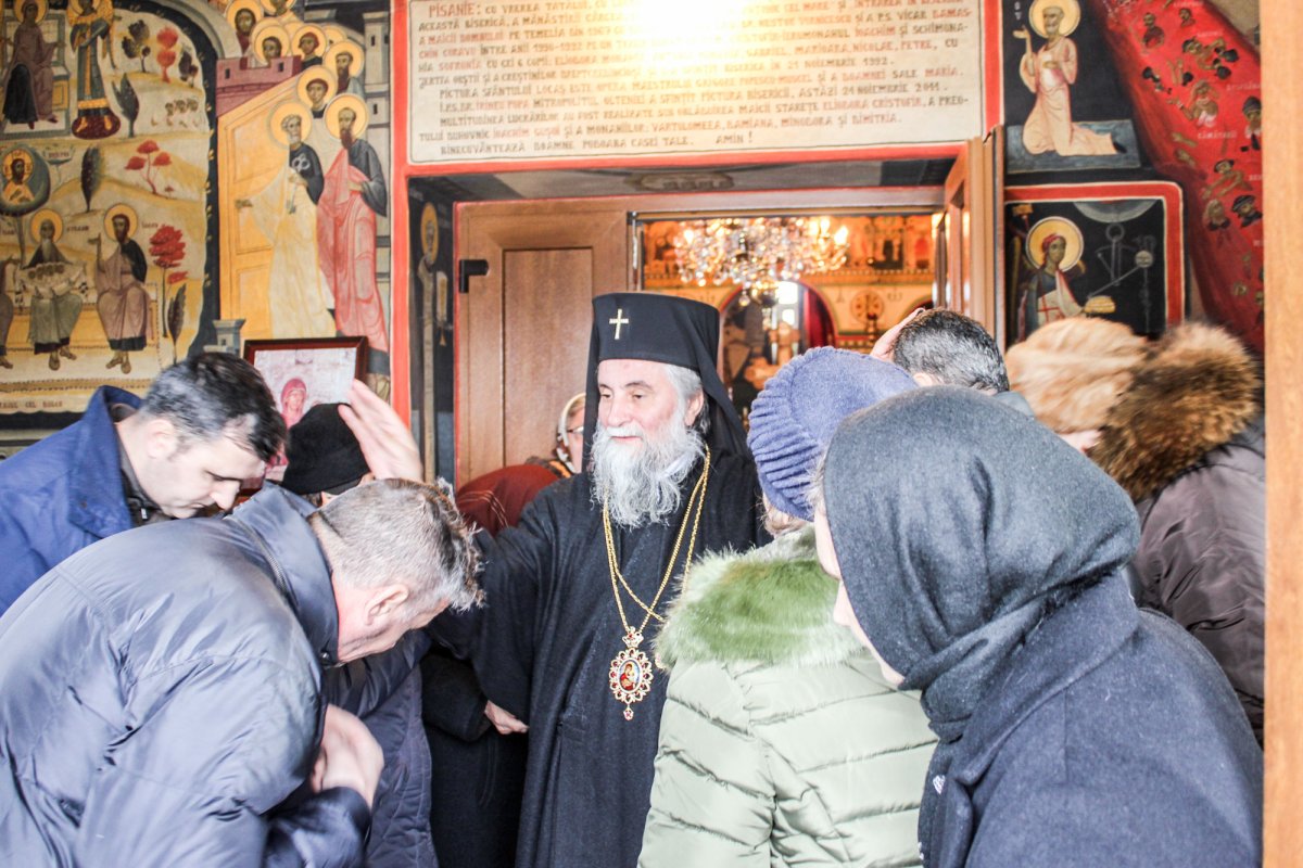 Liturghii arhiereşti la Cârcea şi Vodiţa 24944