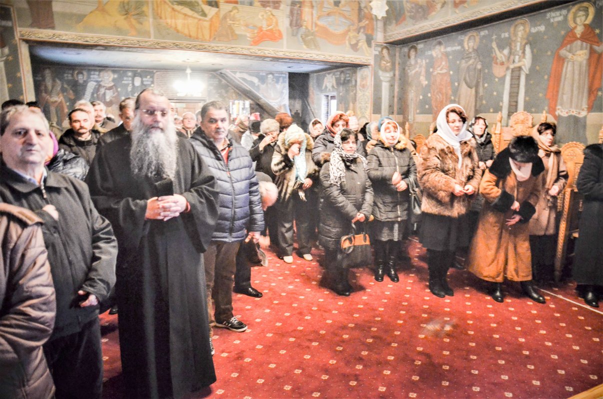 Liturghii arhiereşti la Cârcea şi Vodiţa 24947