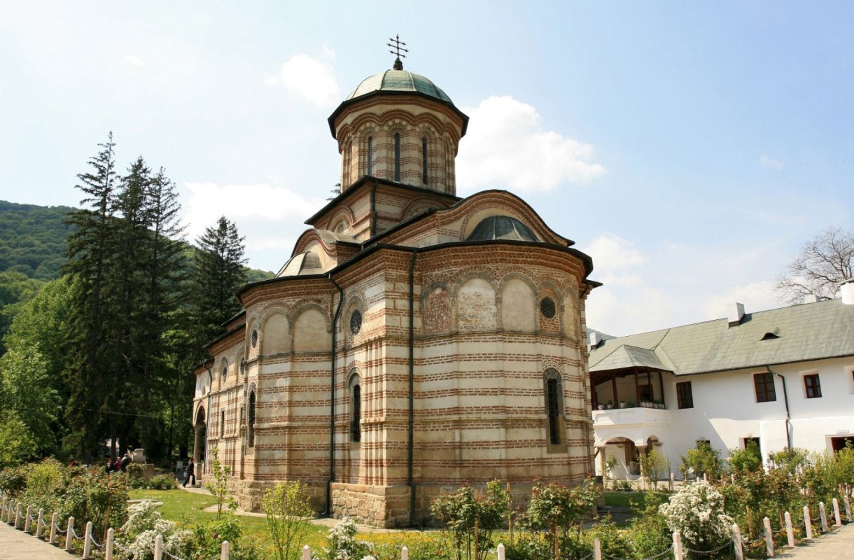 Mircea cel Bătrân, domnitor harnic şi credincios 24867