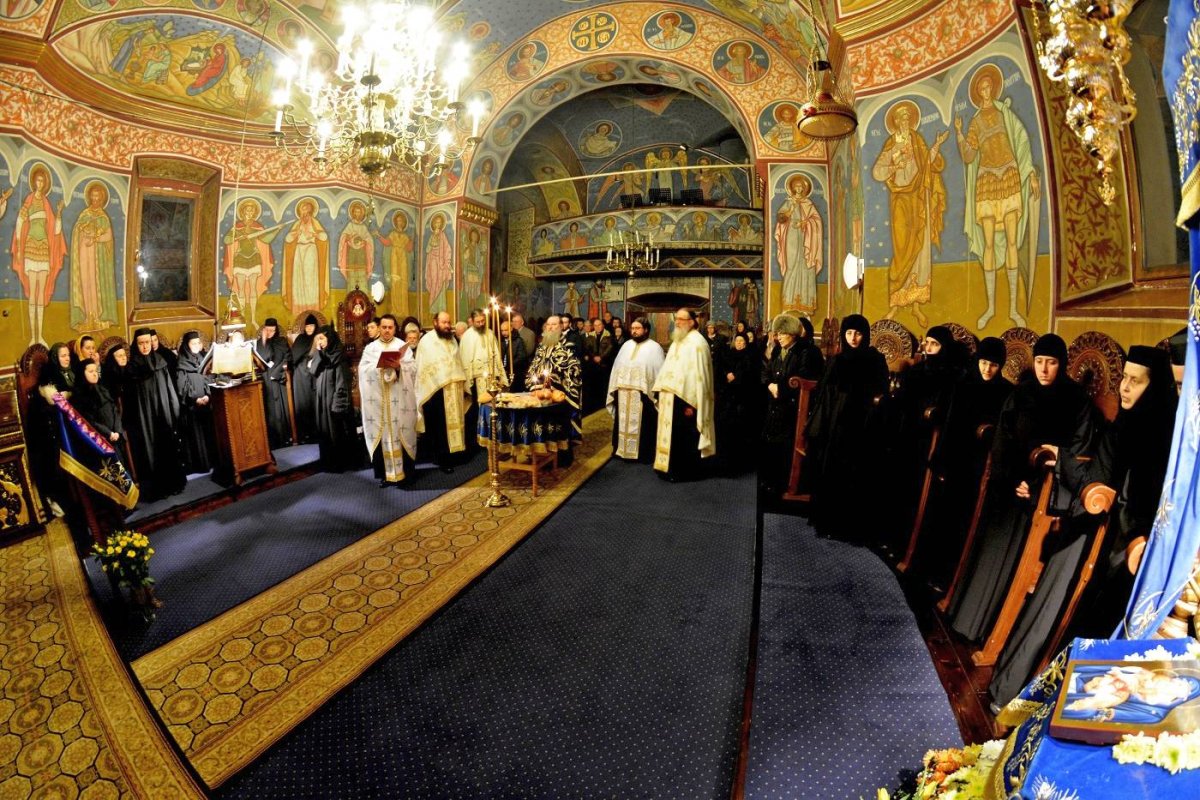 „Sfinții Atanasie și Chiril au apărat și mărturisit credința cea adevărată” 24844