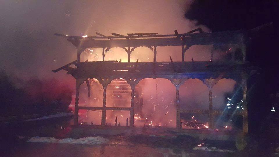 Biserica din Suha Mălini a ars într un incendiu  24800