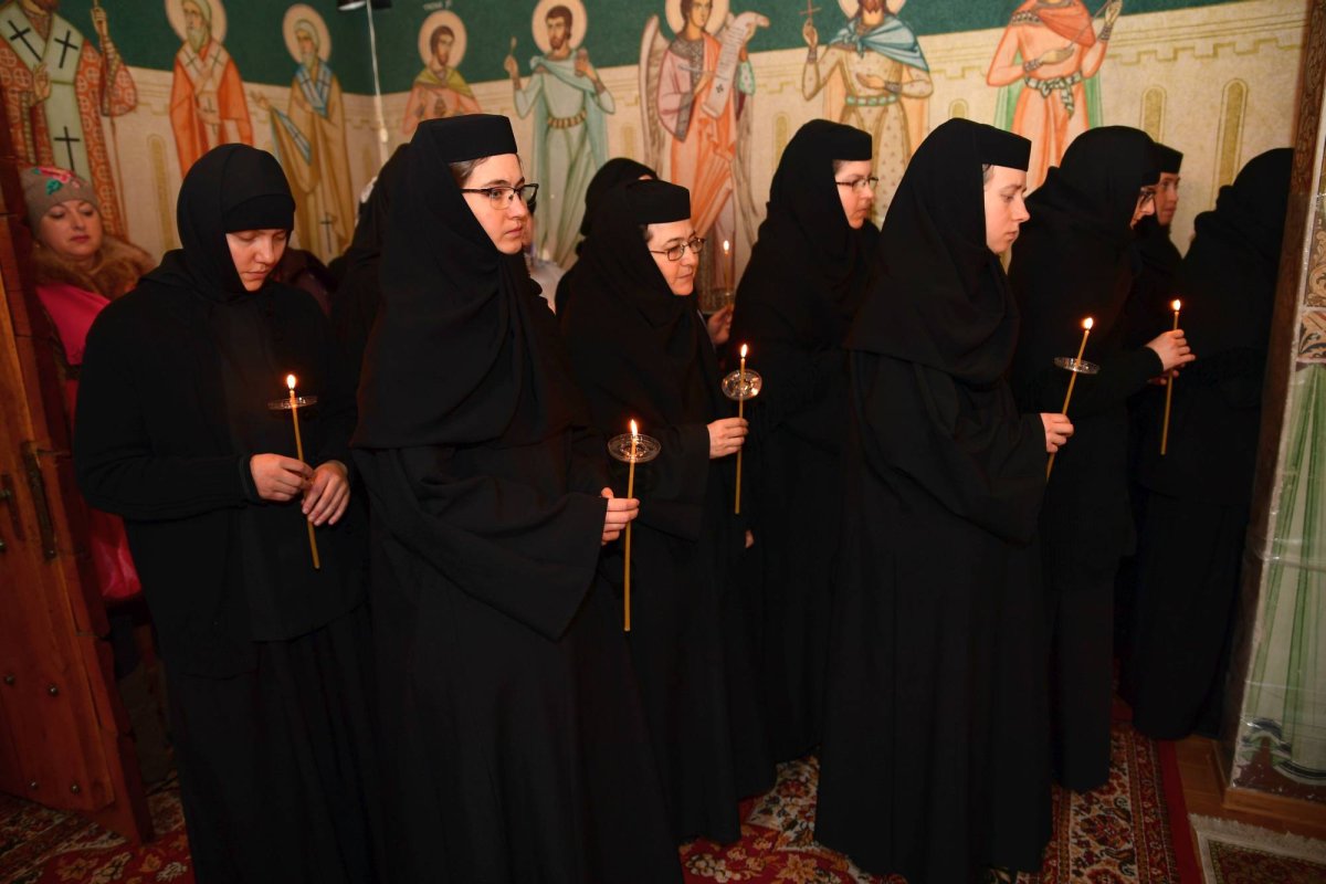 Rugăciuni de pomenire la mormântul Mitropolitului Anastasie Crimca 24798