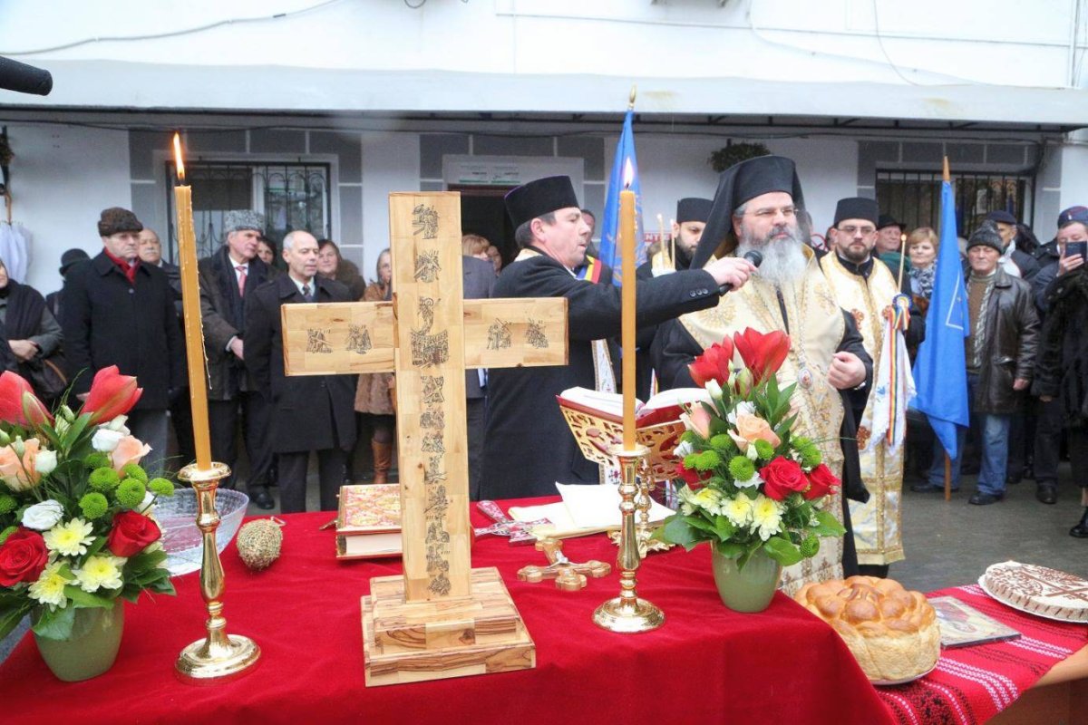 Sediul Casei de Ajutor Reciproc a Pensionarilor Bârlad, sfințit de PS Ignatie 24742