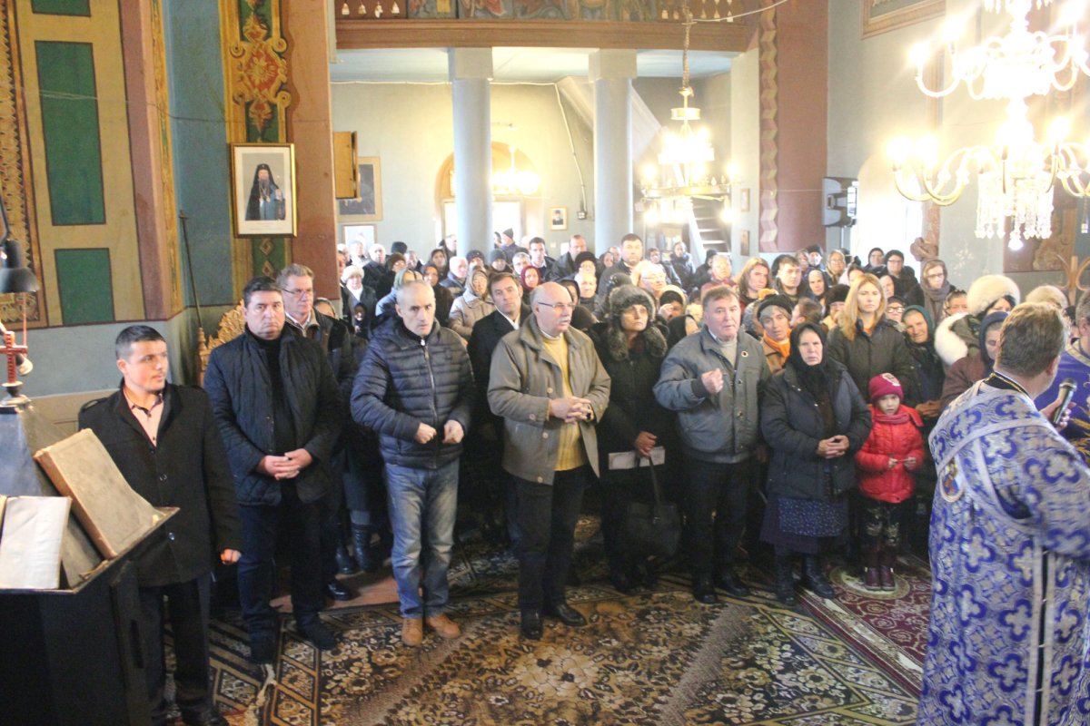 Slujire arhierească în Parohia Cârna - Dolj 24762