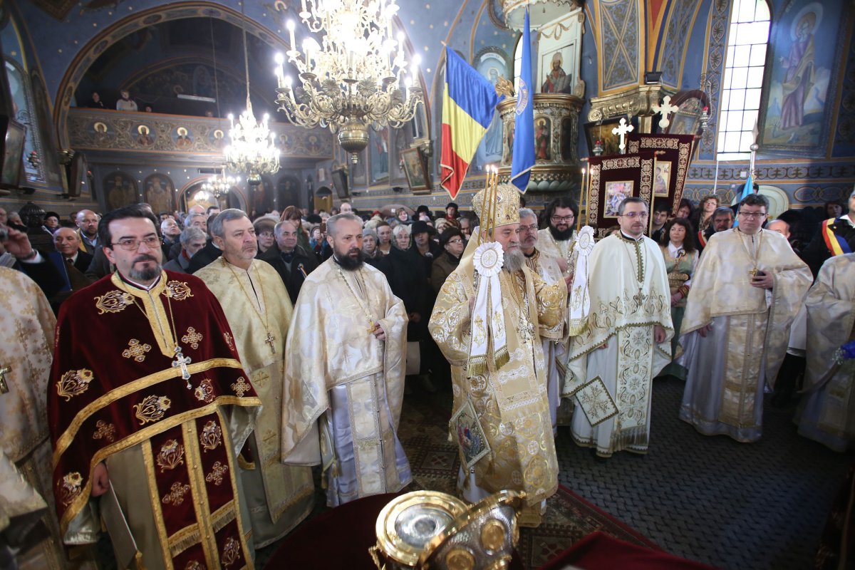 Slujiri arhierești în Duminica a 32-a după Rusalii 24744