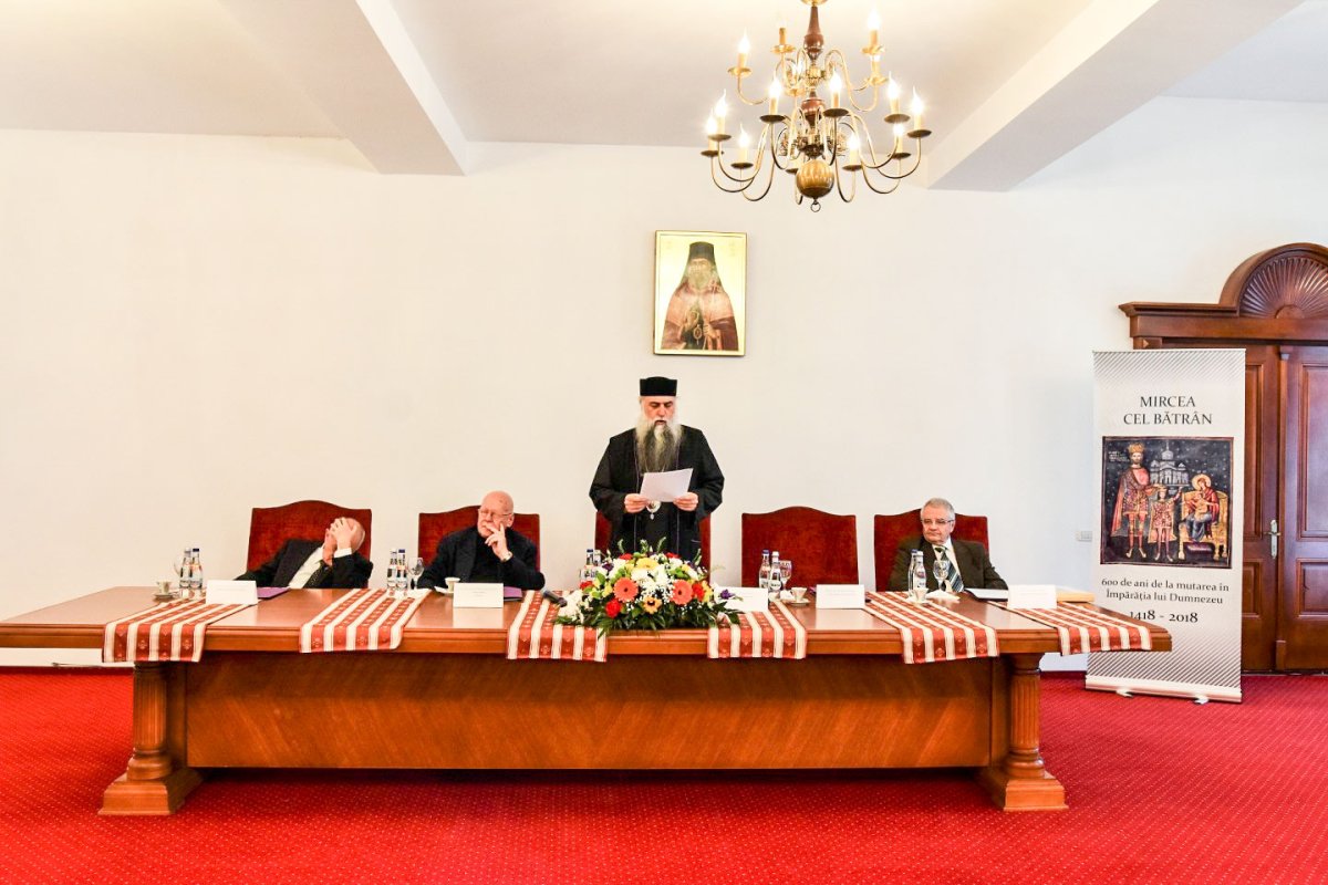 Simpozion naţional la Râmnicu-Vâlcea 24704