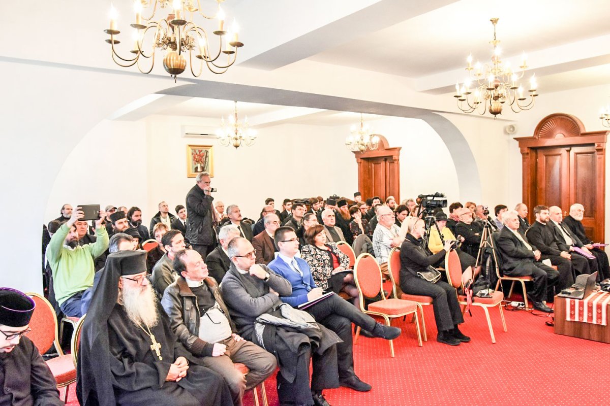 Simpozion naţional la Râmnicu-Vâlcea 24705