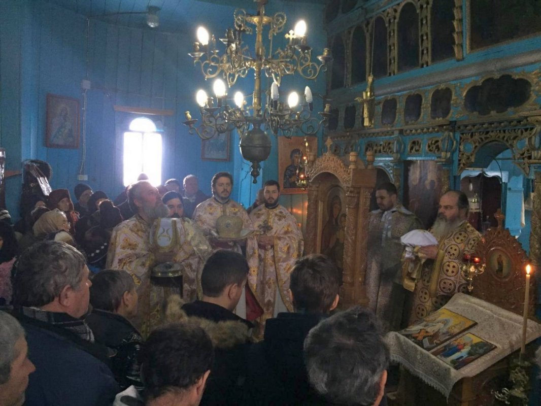 Slujbe arhierești în protopopiatele Bacău și Vaslui 24682