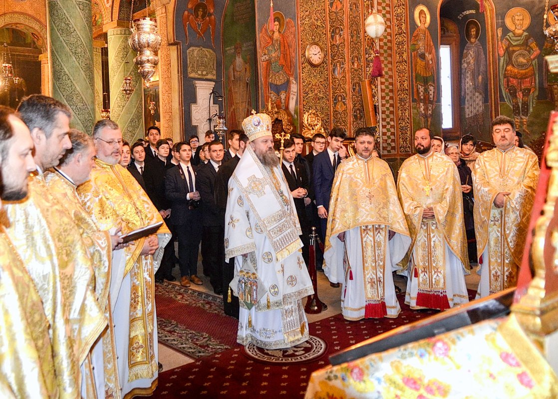 Hramul Seminarului „Nifon Mitropolitul” 24612