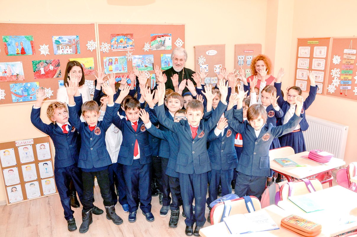 Educație sub ocrotirea Sfinților Trei Ierarhi 24383