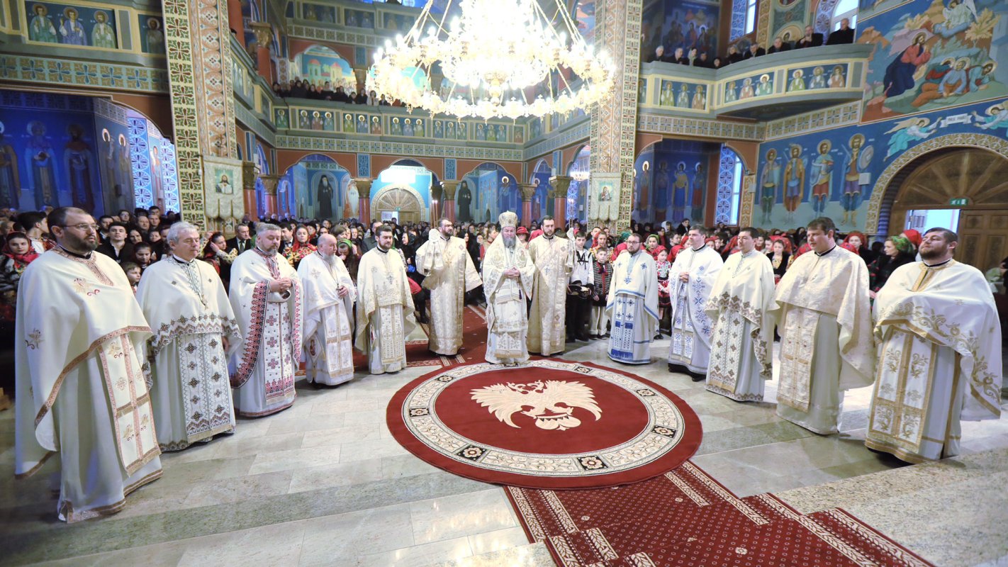 Slujiri arhiereşti, în Duminica Vameşului şi a Fariseului 24365