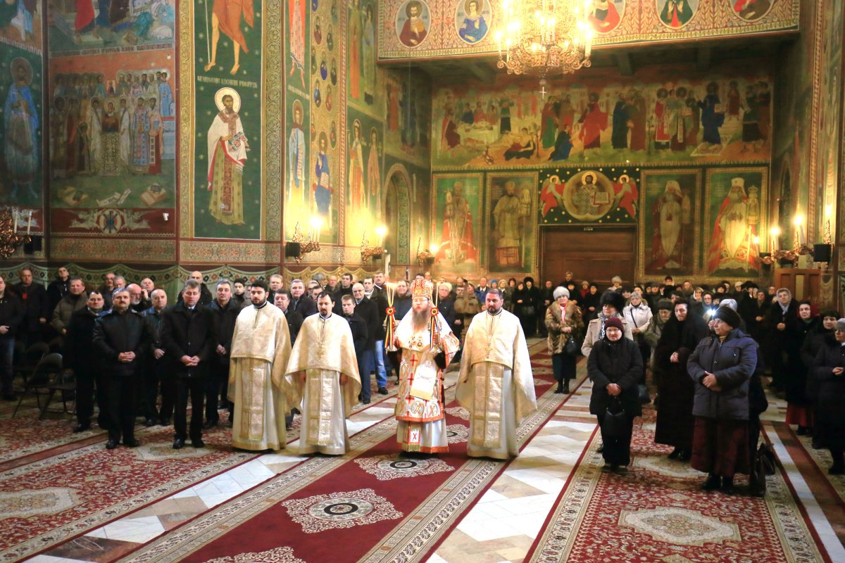 Slujiri arhiereşti, în Duminica Vameşului şi a Fariseului 24368