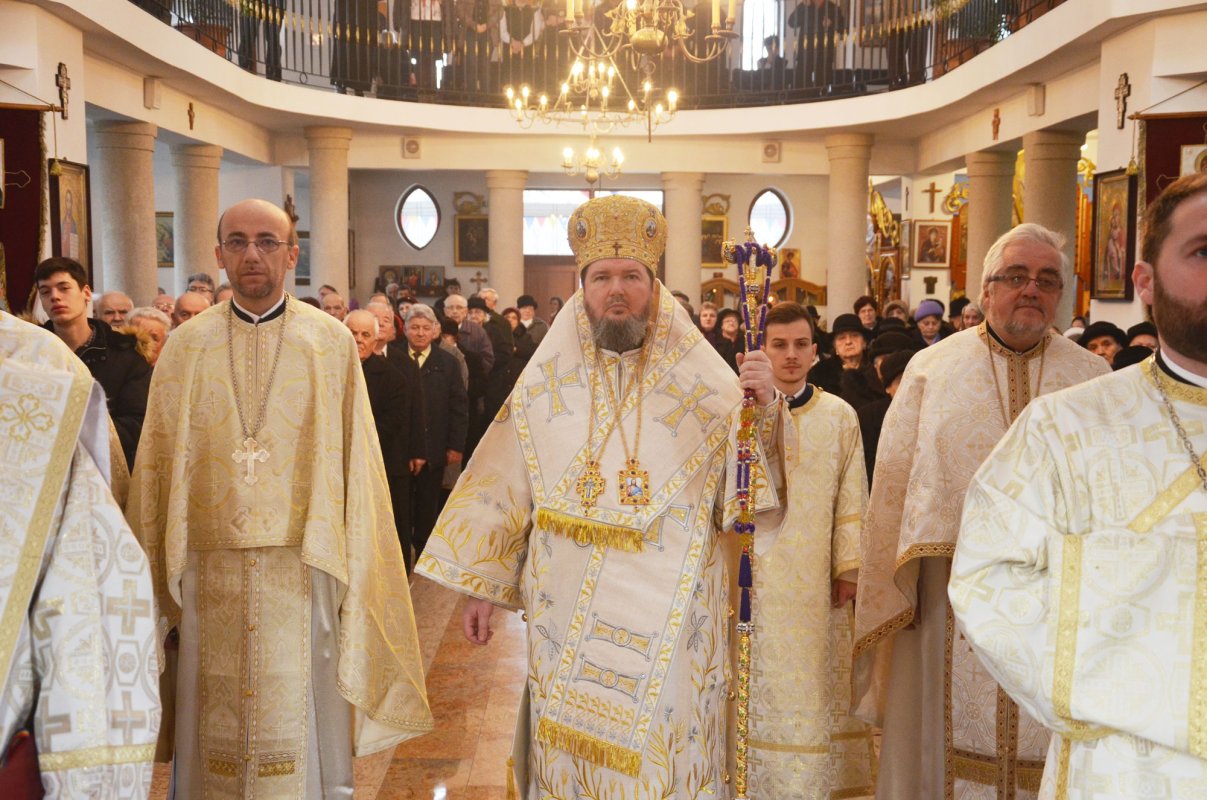 Slujiri arhiereşti, în Duminica Vameşului şi a Fariseului 24370