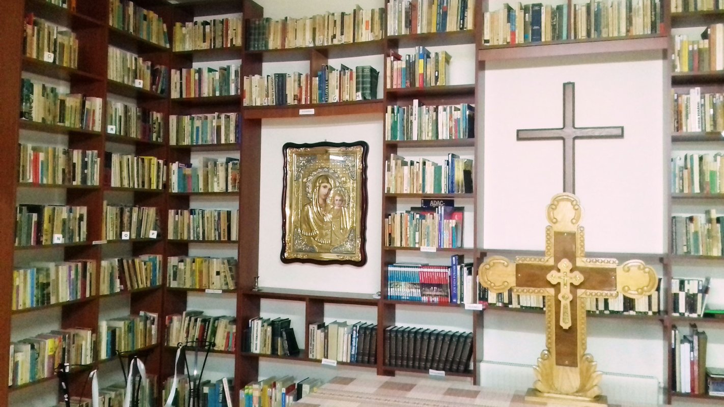 Cititorii fideli ai bibliotecii parohiei clujene „Naşterea Domnului”, premiaţi 24319