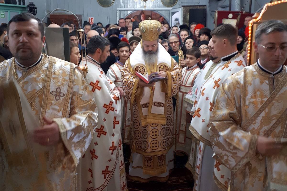 Liturghii arhierești în Moldova 24303