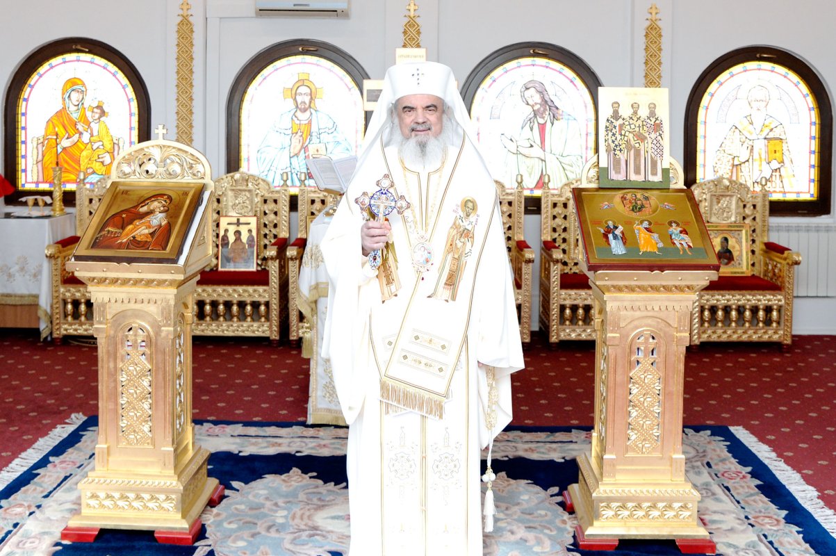 Sfinţii Trei Ierarhi, dascăli ai pocăinţei şi ai milosteniei 24345