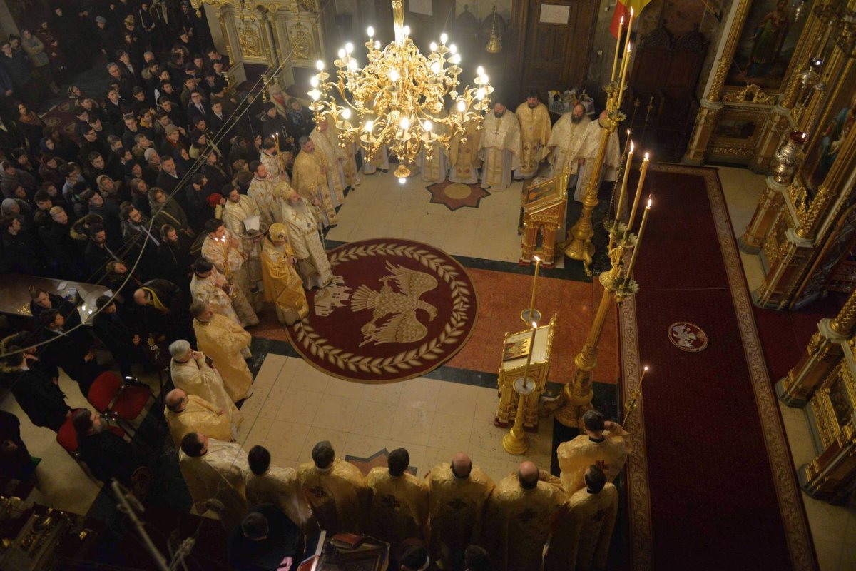 Sfinții Trei Ierarhi i au reunit în rugăciune pe studenții teologi și pe seminariștii ieșeni 24300