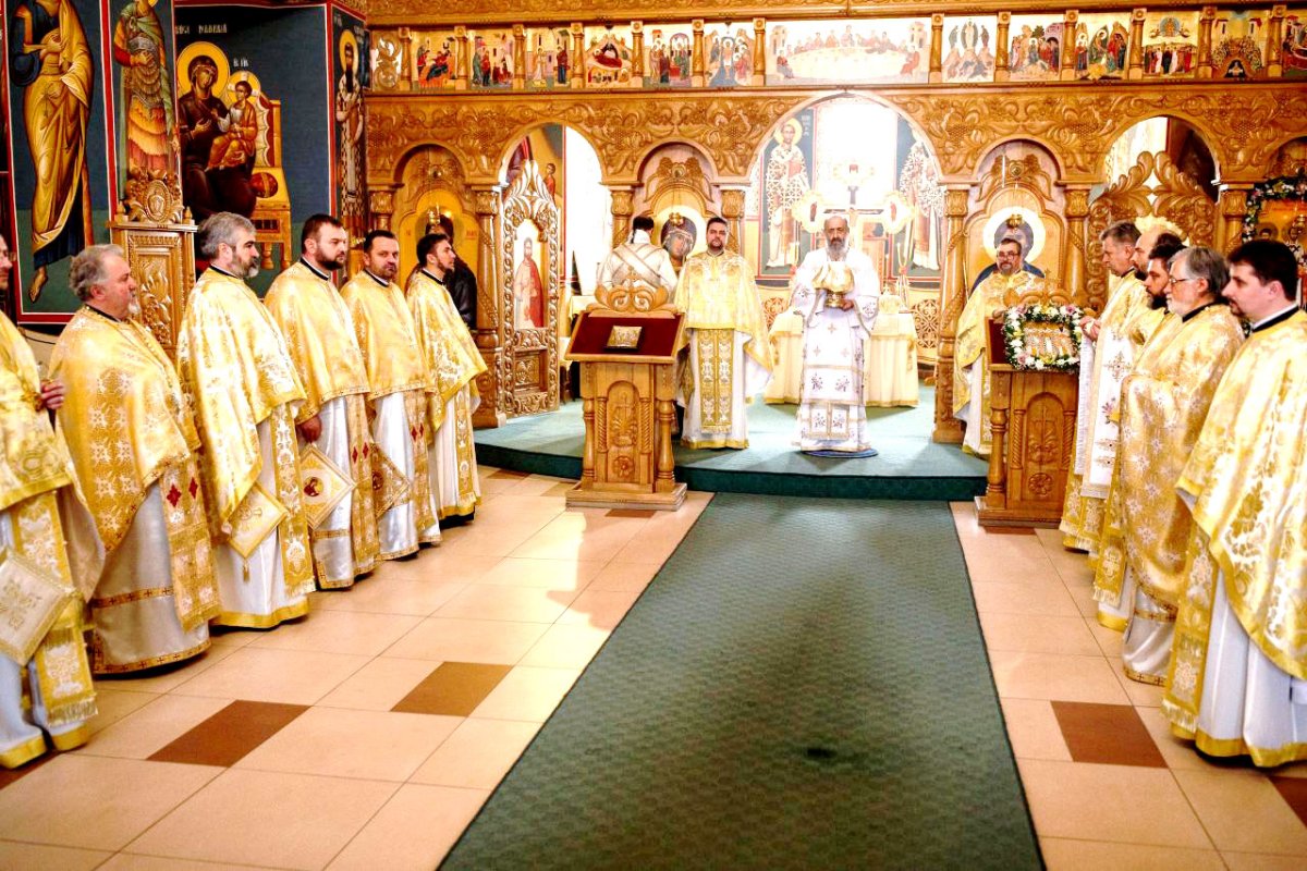 Sărbătoarea Sfinţilor Trei Ierarhi 24255