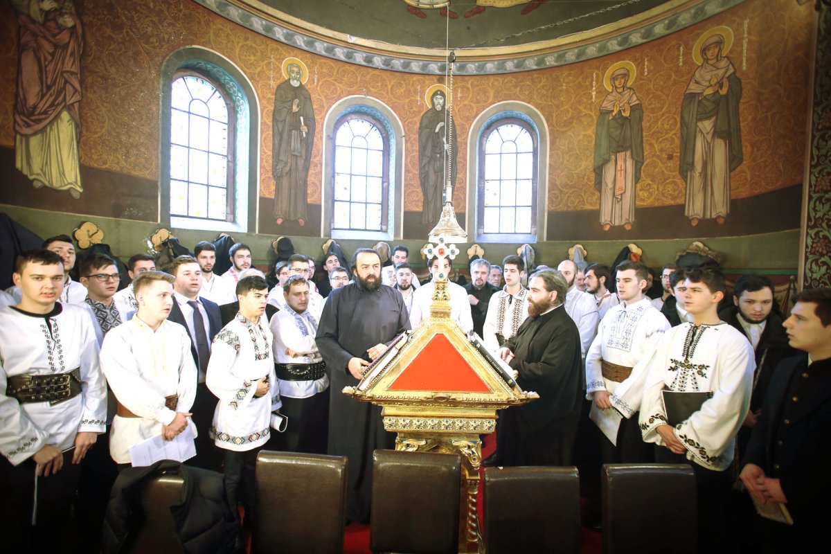 Sărbătoarea Sfinţilor Trei Ierarhi 24258