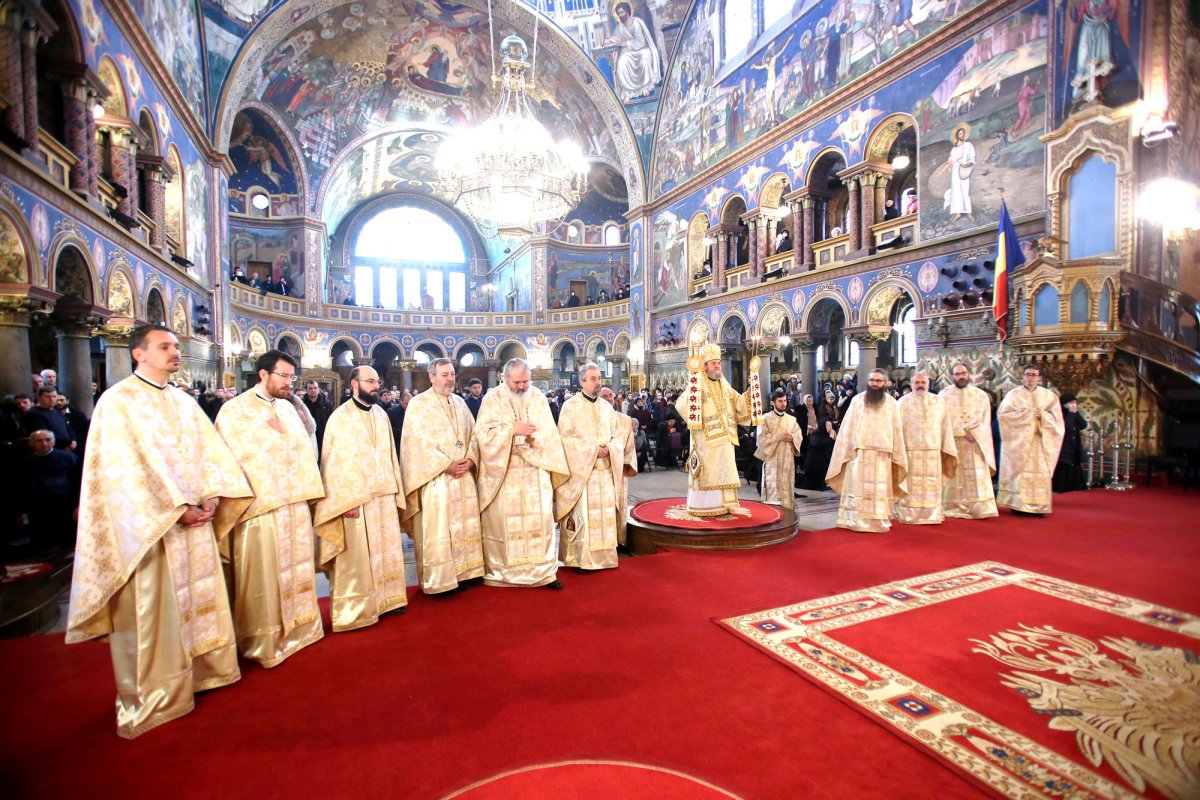 Sărbătoarea Sfinţilor Trei Ierarhi 24265