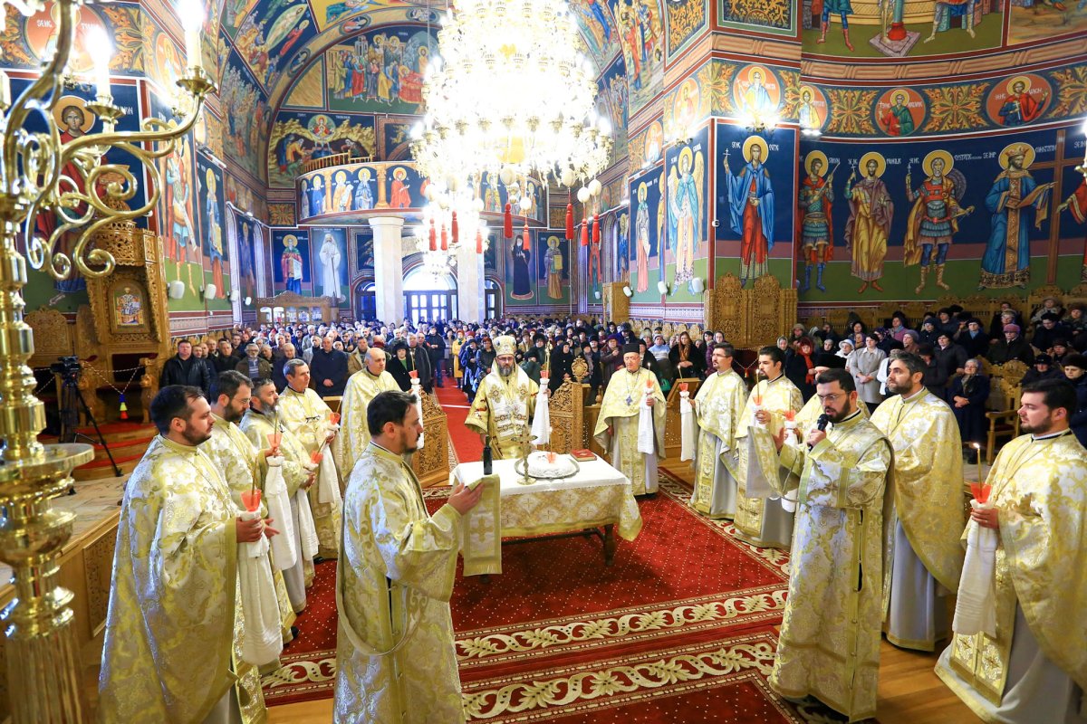 Sfinții Trei Ierarhi, cinstiți în Muntenia și Dobrogea 24282