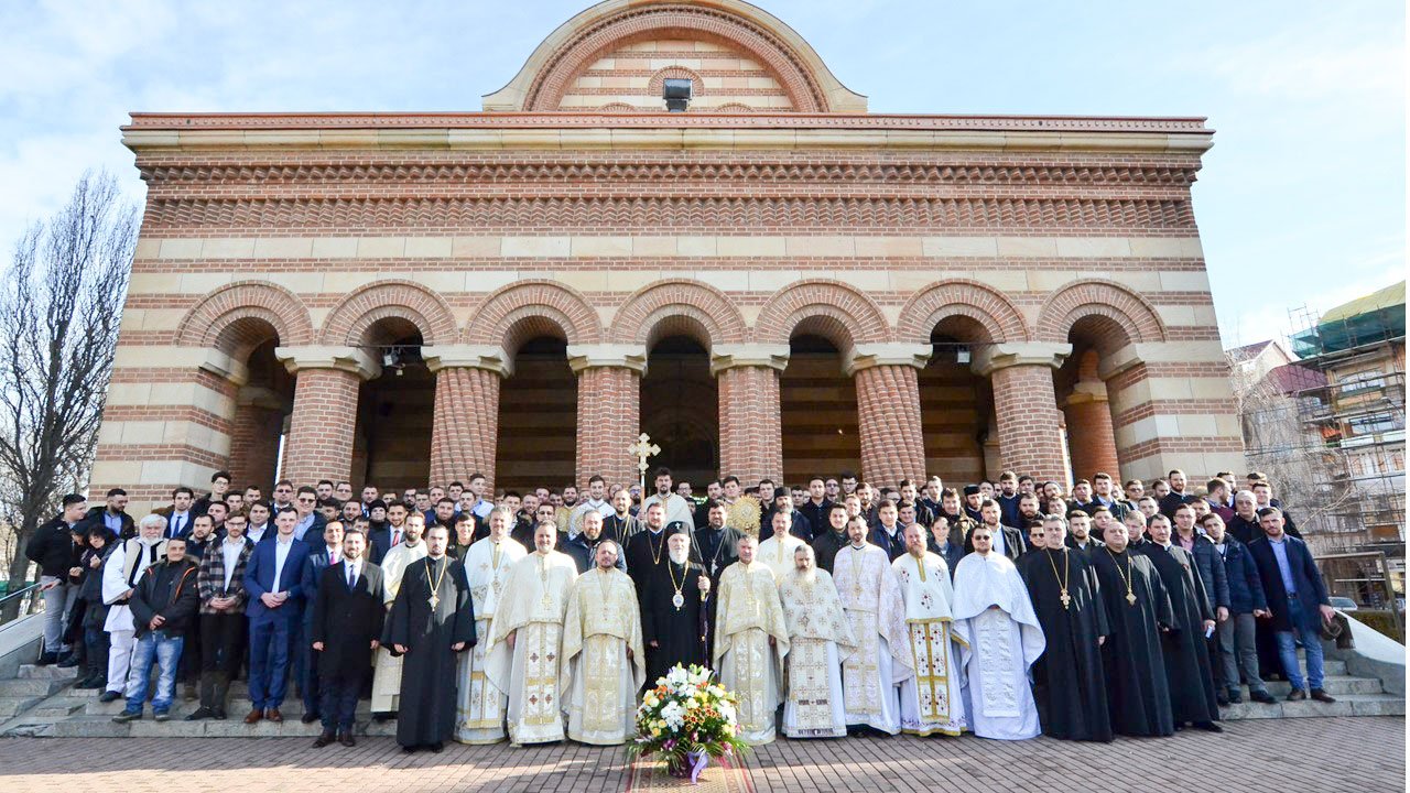 Sfinții Trei Ierarhi, cinstiți în Muntenia și Dobrogea 24284
