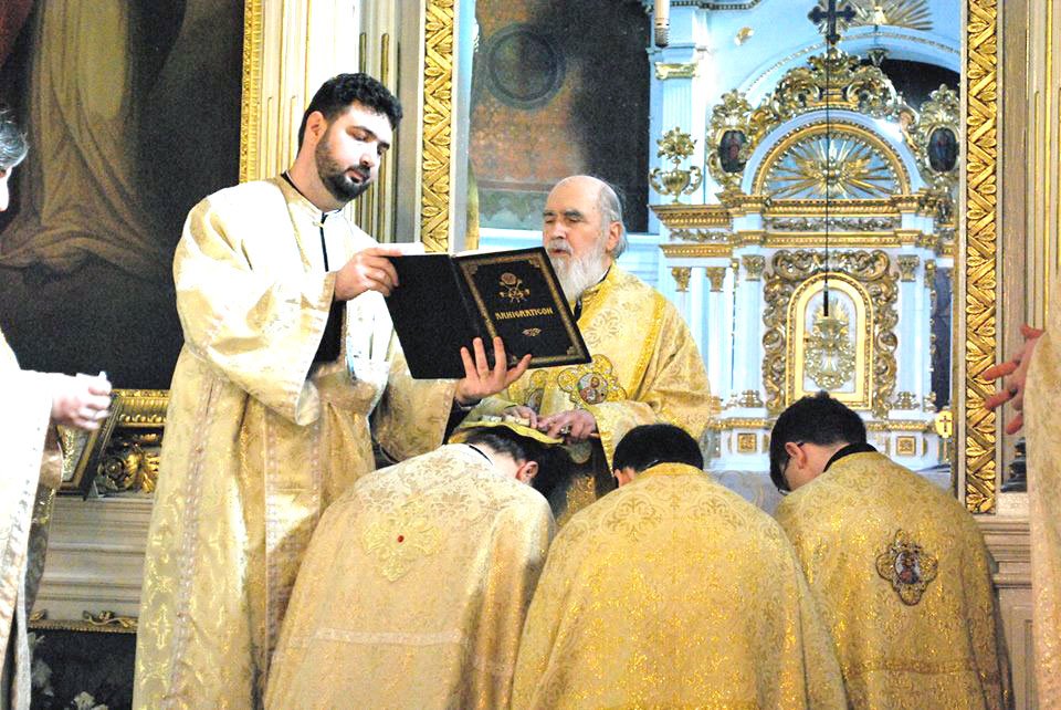 Sfinții Trei Ierarhi, sărbătoriți la școlile teologice arădene 24275