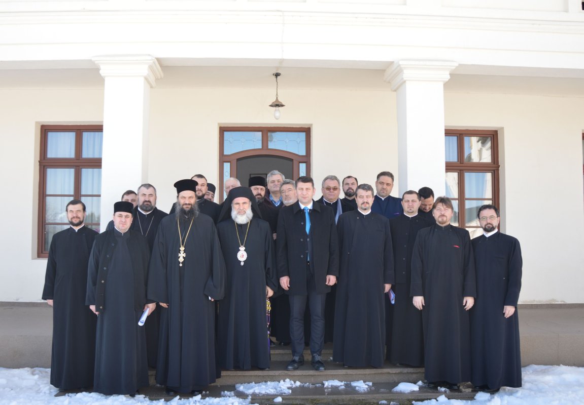  Întrunirea Consiliului eparhial al Arhiepiscopiei Romanului și Bacăului  24201