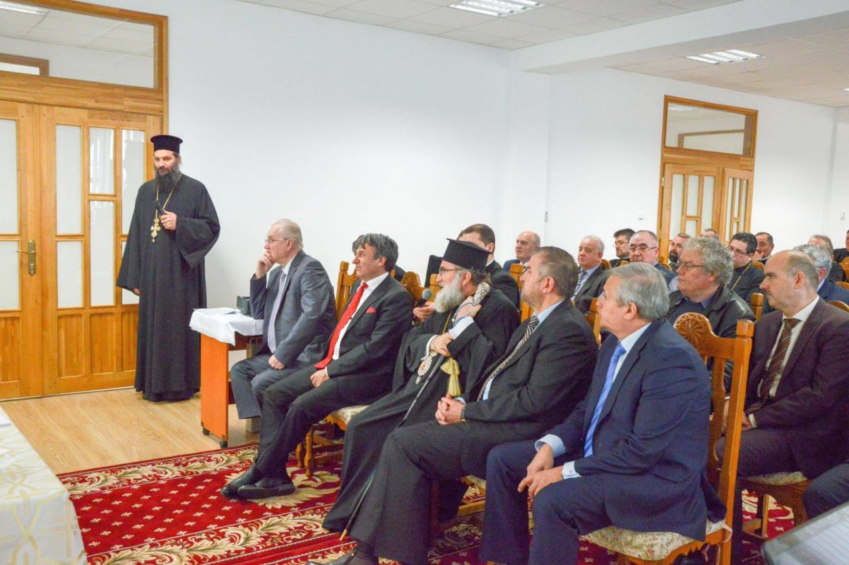 Adunarea eparhială a Arhiepiscopiei Romanului și Bacăului 24067