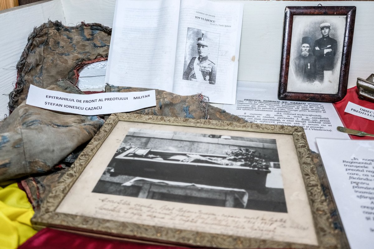 Muzeul preoților eroi din Parohia Radomirești 24092