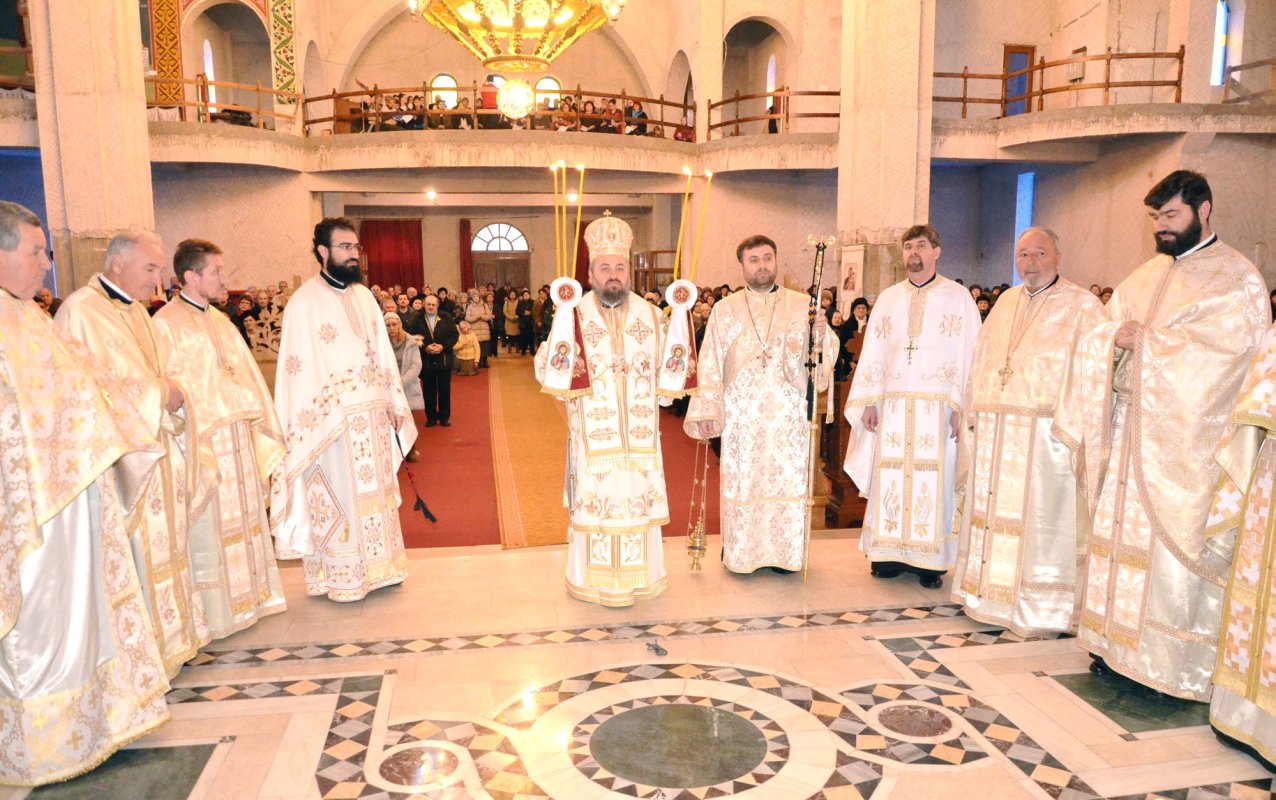 Slujiri arhierești și hramuri, la Praznicul Întâmpinării Domnului 24069