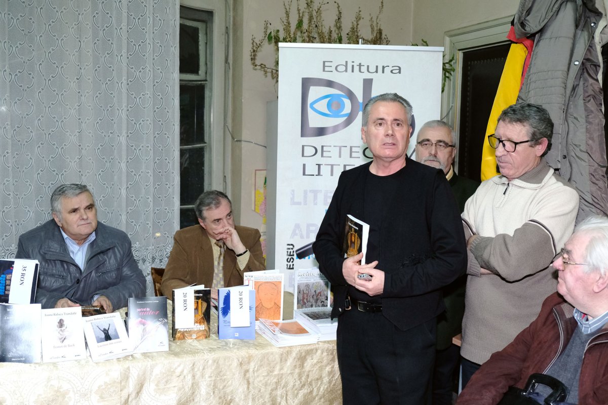 „Absconditus”, o carte despre frică și înviere 24061