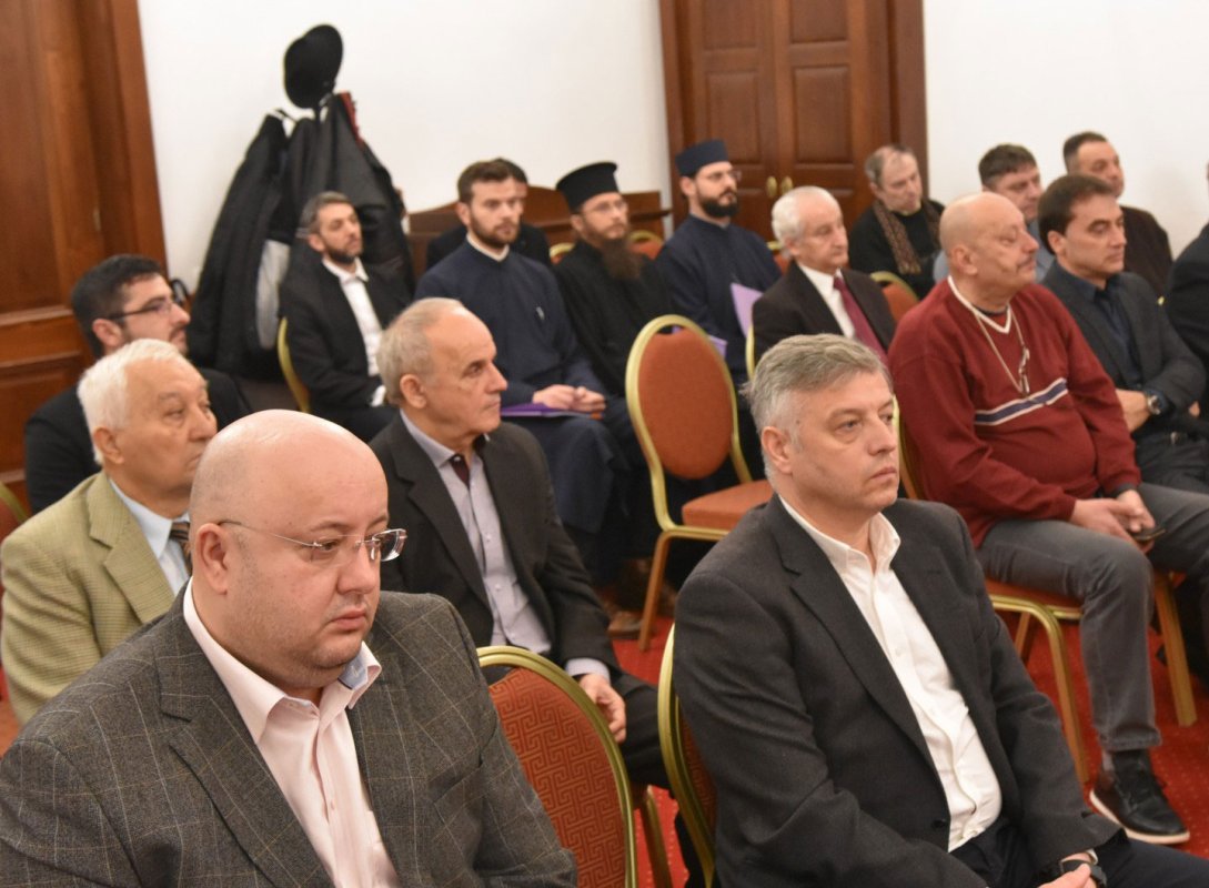 Adunarea eparhială a Arhiepiscopiei Râmnicului 24025