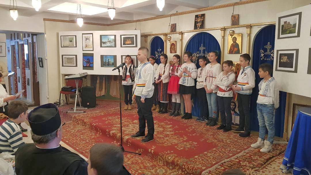 Simpozionul „Tinerii: un neam, o credință, o simțire” 24001