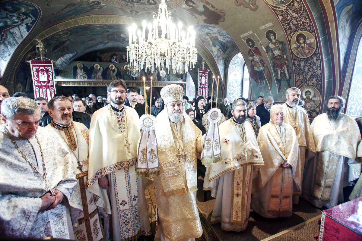 Slujiri arhiereşti în Duminica Întoarcerii Fiului risipitor 24009