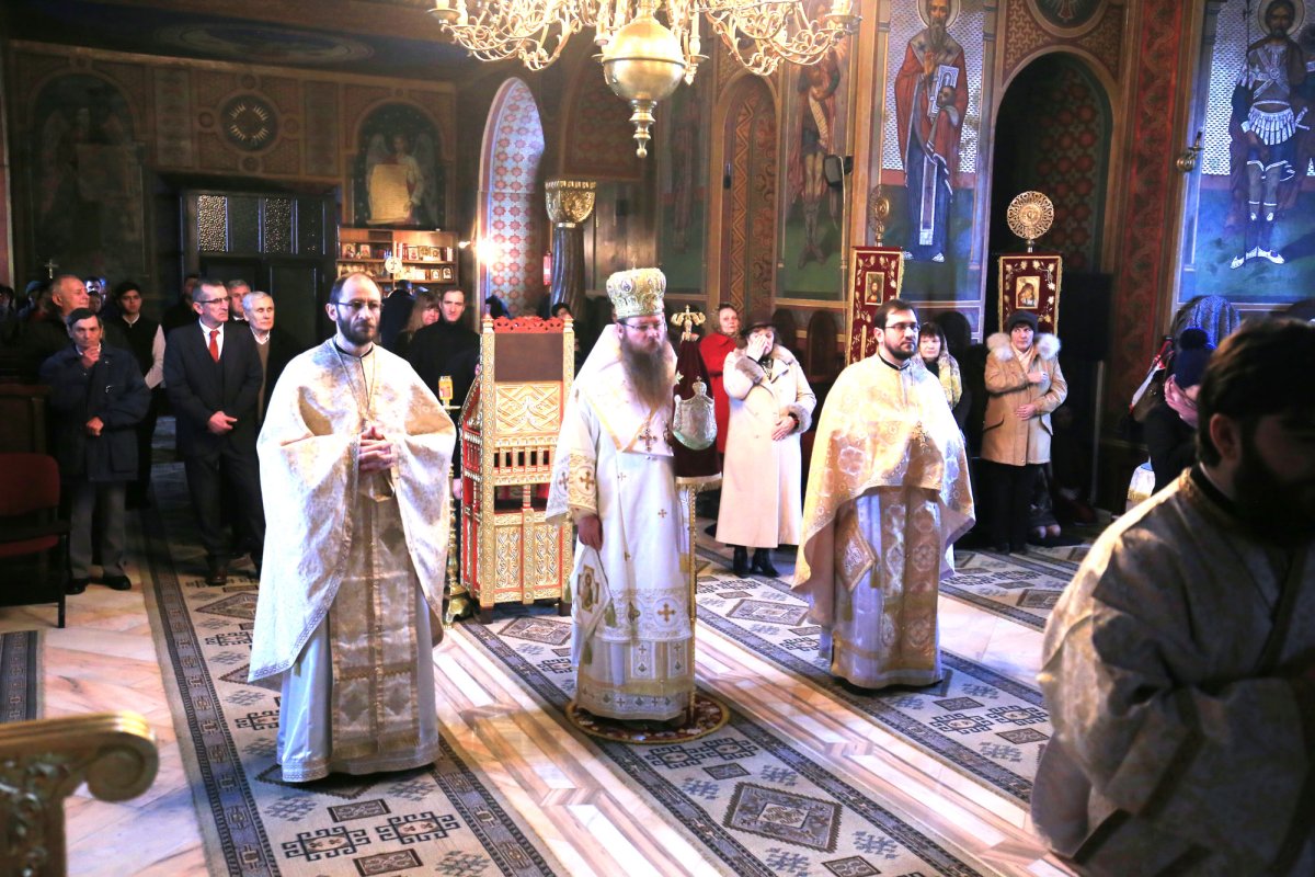 Slujiri arhiereşti în Duminica Întoarcerii Fiului risipitor 24015