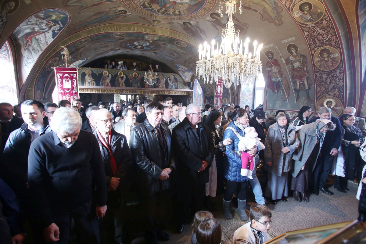 Slujiri arhiereşti în Duminica Întoarcerii Fiului risipitor 24020