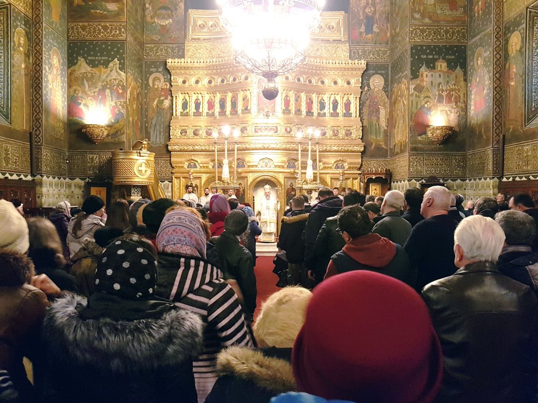 Slujiri arhierești în Muntenia și Dobrogea 24046