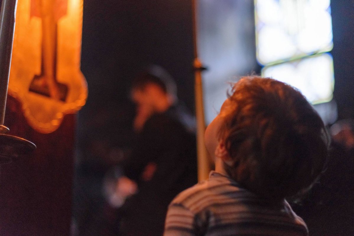 De ce îngăduie Dumnezeu ca oamenii drepți să fie chinuiți? 23939